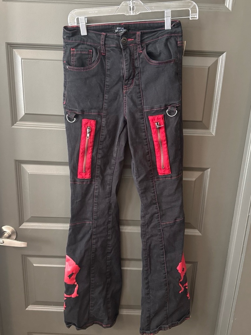 Social Collision Black & Red Skull Flare Cargo Pants Size 5 Juniors
